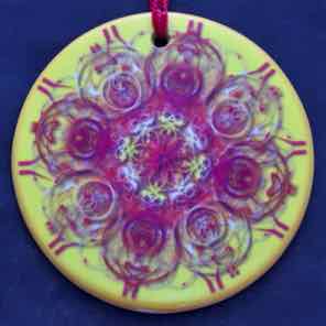 ROUND CERAMIC
ORNAMENT
YELLOW 1
